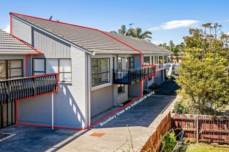 Photo of property in 2/18 Wernham Place, Northcote, Auckland, 0626