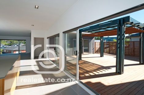 Photo of property in 62 Rising Parade, Fairview Heights, Auckland, 0632