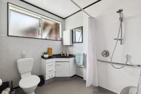 Photo of property in 24 Montjoy Street, Stratford, 4332