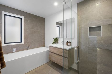 Photo of property in 35 Sycamore Grove, Lower Vogeltown, New Plymouth, 4310