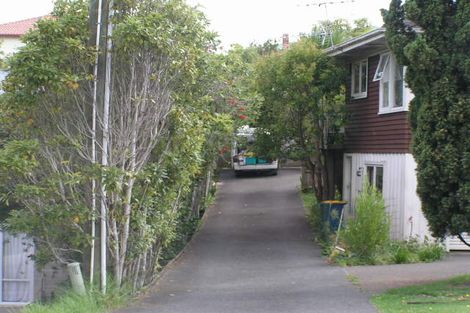 Photo of property in 2/11 Bond Crescent, Forrest Hill, Auckland, 0620