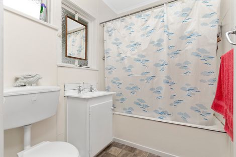 Photo of property in 44 Atkinson Road, Titirangi, Auckland, 0604