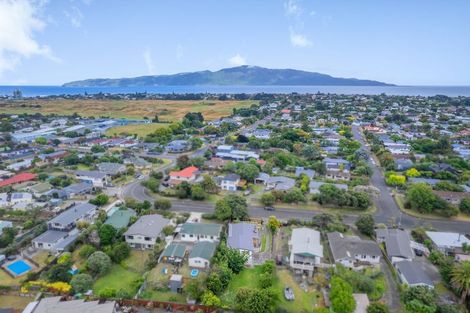 Photo of property in 12 Hollis Road, Paraparaumu Beach, Paraparaumu, 5032