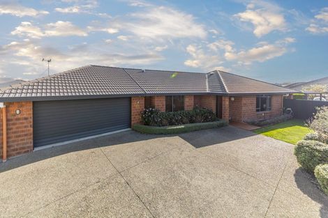 Photo of property in 48 Tennyson Avenue, Kelvin Grove, Palmerston North, 4414