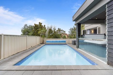 Photo of property in 73 Waldorf Crescent, Orewa, 0931