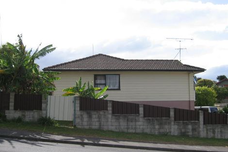 Photo of property in 1/85 Harmel Road, Glendene, Auckland, 0602