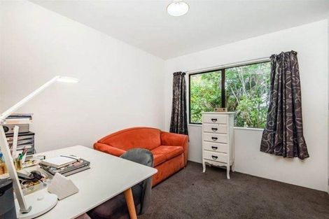 Photo of property in 2/16 Mistletoe Place, Browns Bay, Auckland, 0630