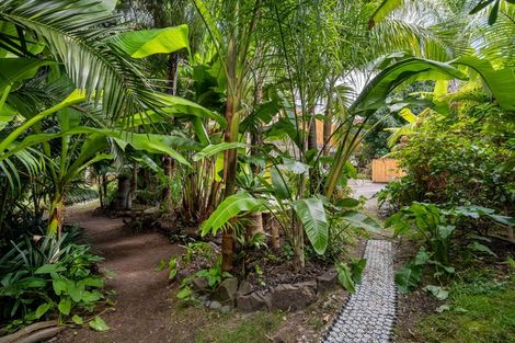 Photo of property in 10 Lyons Avenue, Murrays Bay, Auckland, 0630