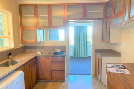 Photo of property in 74 Dowse Drive, Maungaraki, Lower Hutt, 5010