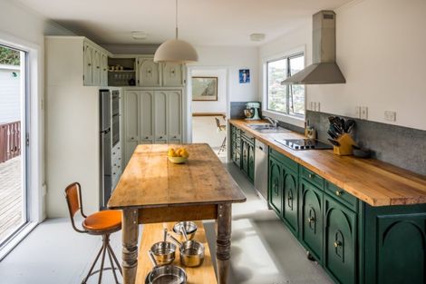 Photo of property in 8 Gordon Road, Plimmerton, Porirua, 5026