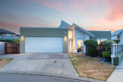 Photo of property in 6 Grace Cove, Aotea, Porirua, 5024
