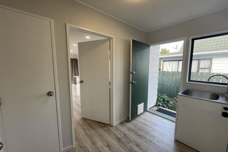 Photo of property in 1/46 Aviemore Drive, Highland Park, Auckland, 2010