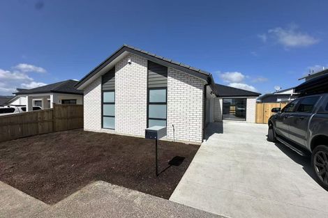 Photo of property in 10 Enchantment Lane, Karaka, 2113