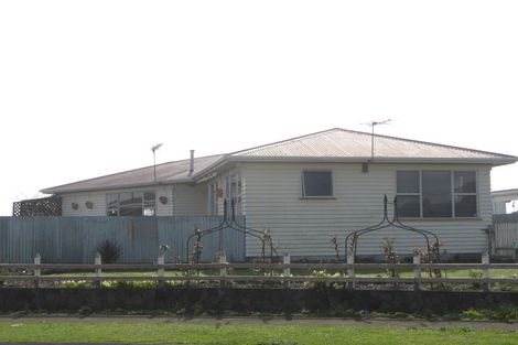 Photo of property in 4 Newbury Place, Waitara, 4320