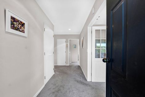 Photo of property in 6 Kellyville Heights, Merrilands, New Plymouth, 4312