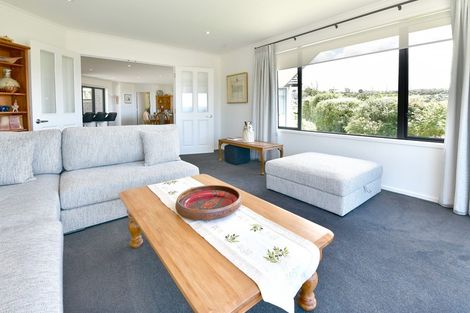 Photo of property in 32 Grovenor Drive, Orewa, 0931