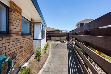Photo of property in 13 Ngamotu Place, Mount Maunganui, 3116