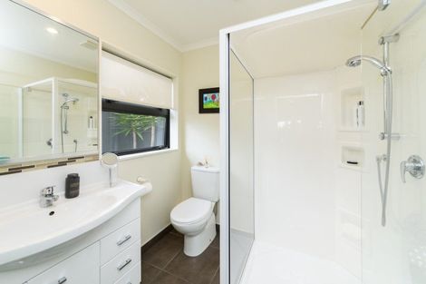 Photo of property in 4a Silkwood Place, Fitzherbert, Palmerston North, 4410