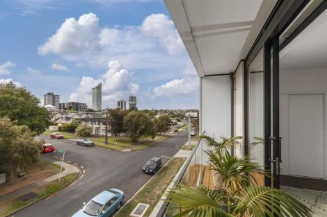 Photo of property in 201/8a Lake Pupuke Drive, Takapuna, Auckland, 0622