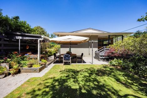 Photo of property in 14 Spencer Place, Merrilands, New Plymouth, 4312
