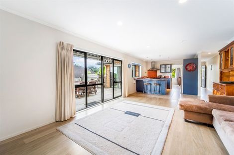 Photo of property in 10 Jelas Road, Red Beach, 0932