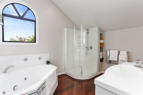 Photo of property in 61 Newhaven Terrace, Mairangi Bay, Auckland, 0630