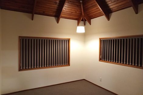 Photo of property in 55 Onewa Road, Northcote, Auckland, 0627