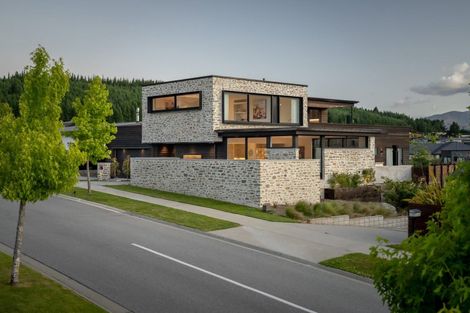 Photo of property in 34 Minaret Ridge, Wanaka, 9305