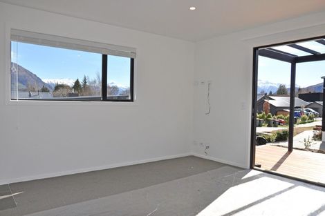 Photo of property in 6 Kapuka Lane, Wanaka, 9305