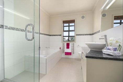 Photo of property in 33 Point View Drive, East Tamaki Heights, Auckland, 2016