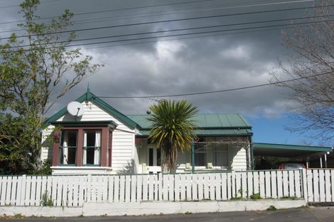 Photo of property in 21 Church Street, Waipawa, 4210