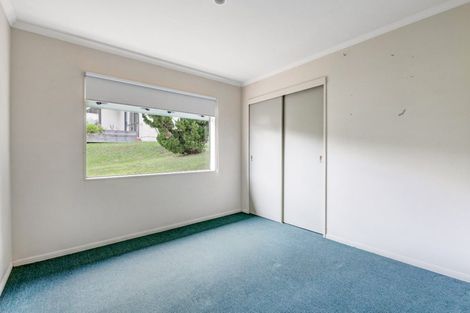 Photo of property in 86 Roberta Crescent, Orewa, 0931