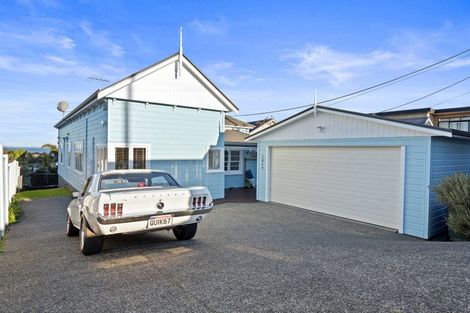 Photo of property in 1047 Whangaparaoa Road, Tindalls Beach, Whangaparaoa, 0930