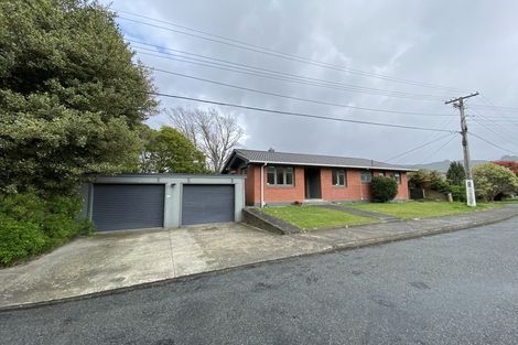 Photo of property in 10 Vista Crescent, Maoribank, Upper Hutt, 5018