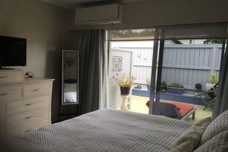 Photo of property in 1/104 East Coast Road, Forrest Hill, Auckland, 0620