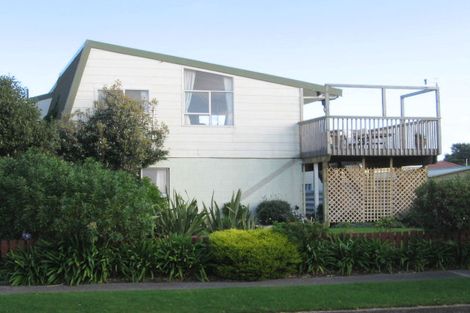 Photo of property in 6 Hastings Street, Waikanae Beach, Waikanae, 5036