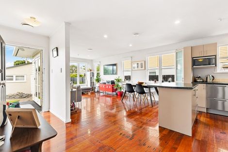 Photo of property in 39 Wharf Road, Te Atatu Peninsula, Auckland, 0610