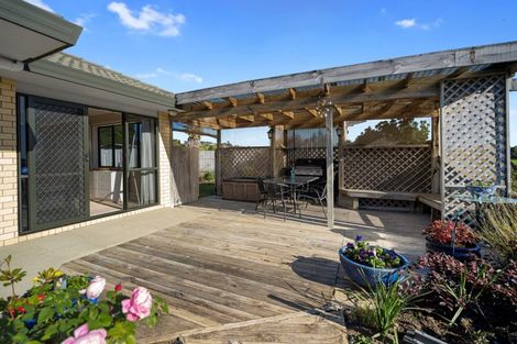 Photo of property in 60 Oteki Park Drive, Welcome Bay, Tauranga, 3112