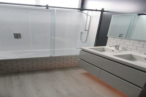 Photo of property in 1/12 Vista Crescent, Maoribank, Upper Hutt, 5018