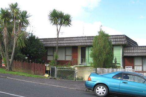 Photo of property in 1/2 Kemp Road, Massey, Auckland, 0614