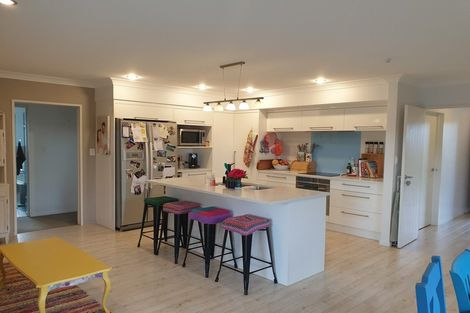 Photo of property in 22 Ripple Grove, Waiuku, 2123