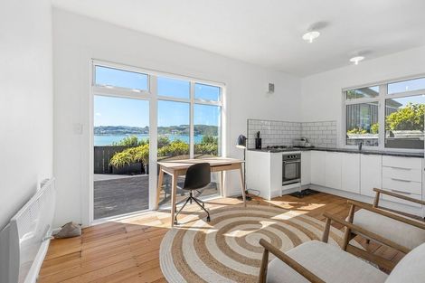 Photo of property in 277 Queens Drive, Lyall Bay, Wellington, 6022