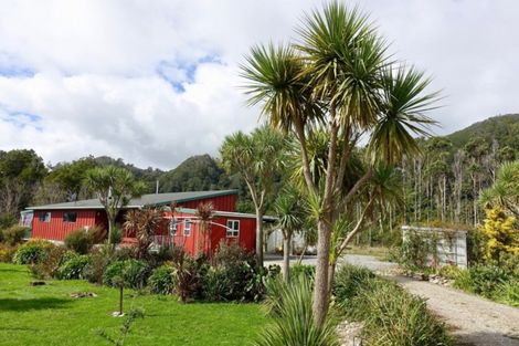 Photo of property in 4386 Karamea Highway, Karamea, 7893