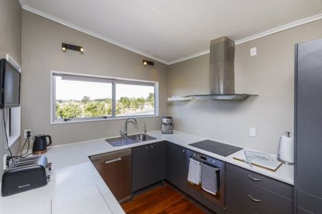 Photo of property in 16 King Street, Halcombe, Feilding, 4779