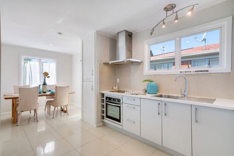 Photo of property in 26 Miller Road, Mangere Bridge, Auckland, 2022