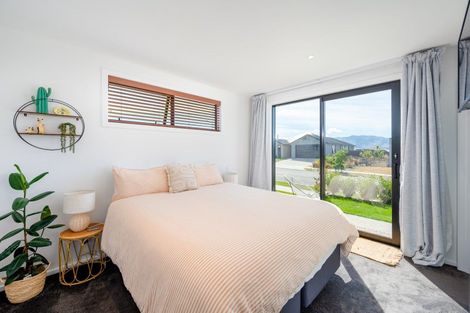 Photo of property in 39 Pounamu Avenue, Albert Town, Wanaka, 9305