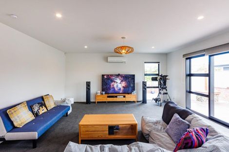 Photo of property in 3 Atlantic Drive, Fitzherbert, Palmerston North, 4410
