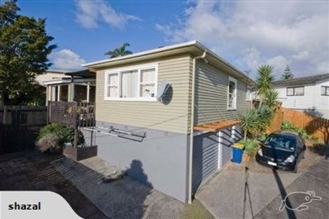 Photo of property in 2/1 Cronin Place, Beach Haven, Auckland, 0626