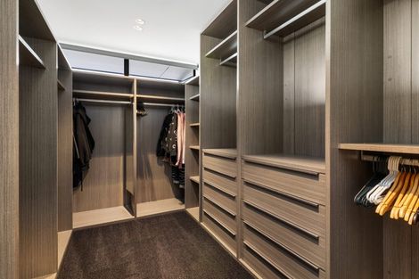 Photo of property in 49 Saint Andrews Square, Strowan, Christchurch, 8052