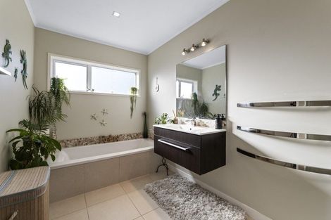 Photo of property in 20 Patterson Road, Hurworth, New Plymouth, 4371